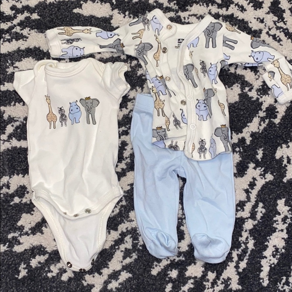 SOLD โ. Preemie outfit